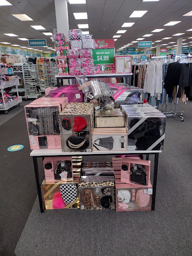 Shopping Mall «Sun Ray Shopping Center», reviews and photos, 2089 Old Hudson Rd, St Paul, MN 55119, USA