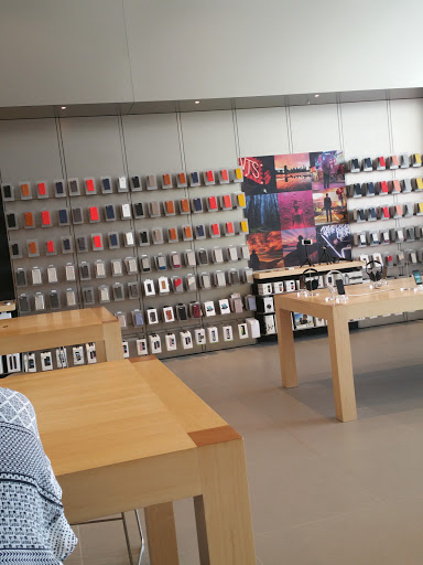 Computer Store «Apple Eton», reviews and photos, 28849 Chagrin Blvd, Woodmere, OH 44122, USA