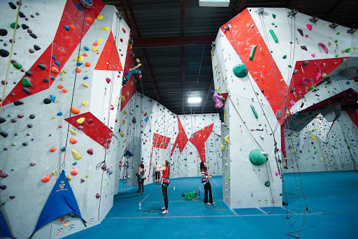 Places to learn climbing in Toronto