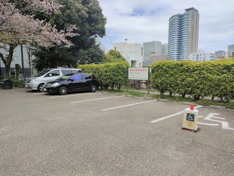 青山霊園駐車場