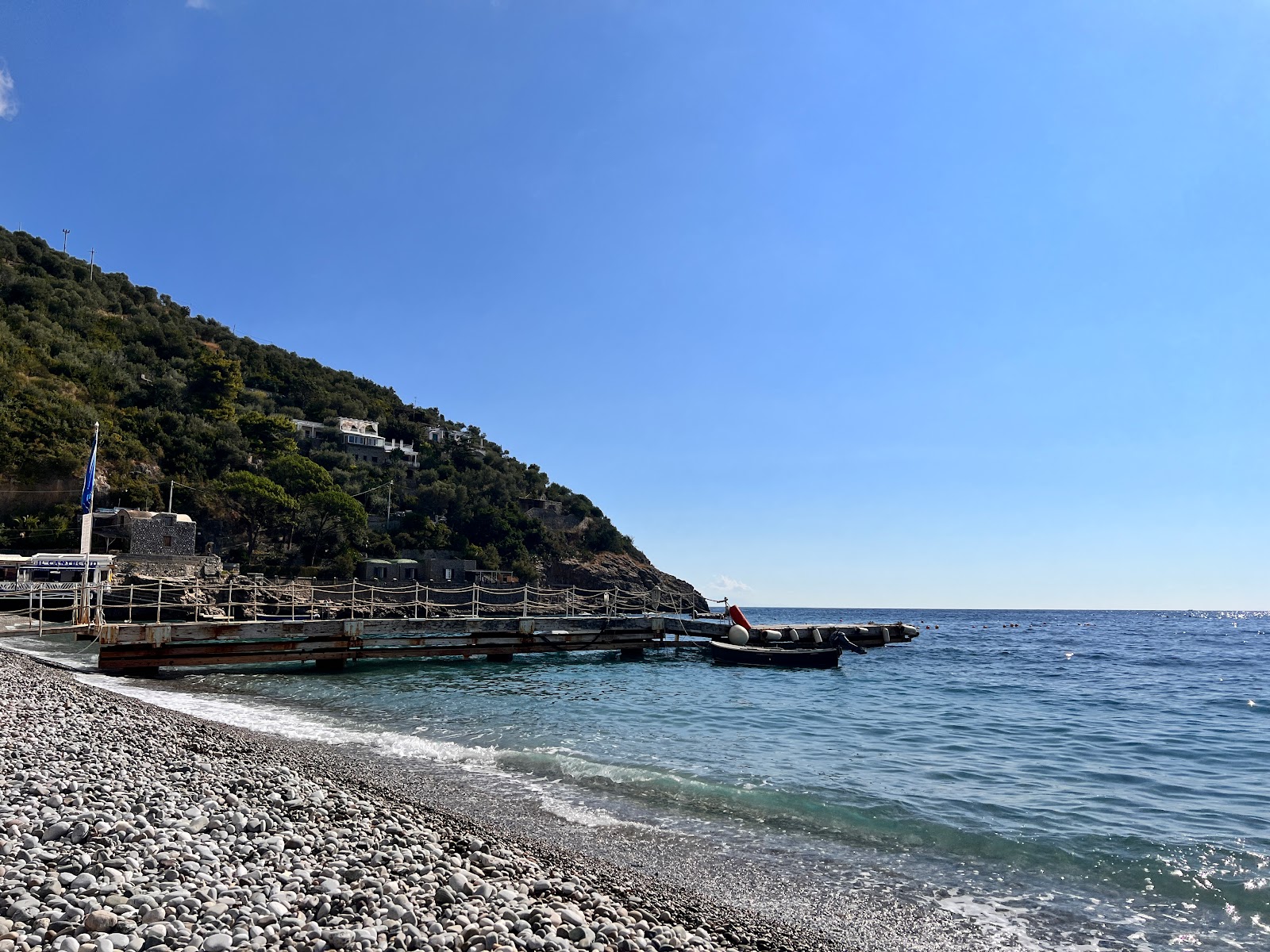 Foto van Nerano Strand en de nederzetting