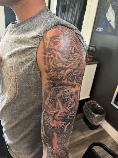 Surreal Tattoo Studio - Kansas City Tattoo Shop, 1222 W 39th St, Kansas City, MO 64111, USA, 