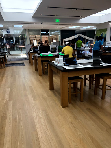 Computer Store «Microsoft Store - Aventura Mall», reviews and photos, 19575 Biscayne Blvd #1565, Aventura, FL 33180, USA