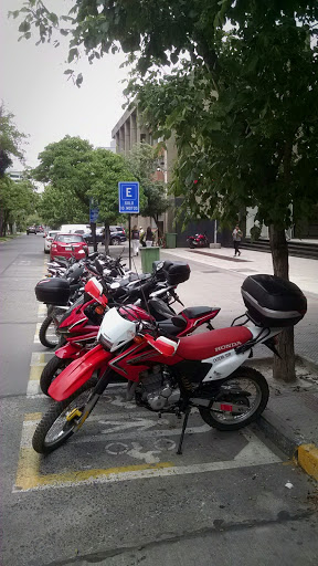 Estacionamiento Motos - Pérez Valenzuela