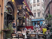 Atmosphère du Restaurant français Le Bouchon Lustre à Lyon - n°1