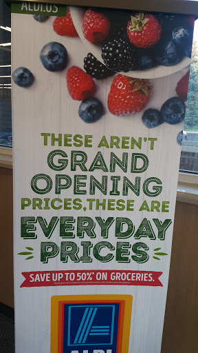 Supermarket «ALDI», reviews and photos, 571 E 24th St, Holland, MI 49423, USA