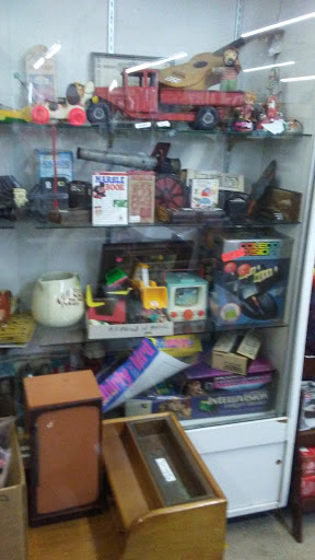 Thrift Store «Lucky Dog Thrift», reviews and photos, 158 E Main St, New Holland, PA 17557, USA