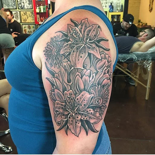 Tattoo Shop «American Graffiti Tattoo & Piercing», reviews and photos, 608 12th St, Sacramento, CA 95814, USA