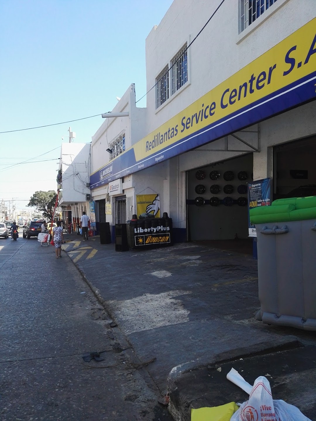 REDILLANTAS SERVICE CENTER S.A.S. - Llantas en Barranquilla - Michelin - Bf Goodrich - Llantas camioneta - Llantas moto - llantas economicas - baterias willard - baterias mac - Amortiguadores - cambio aceite - llantas barranquilla