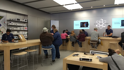 Computer Store «Apple Main Place», reviews and photos, 120 W Jefferson Ave, Naperville, IL 60540, USA