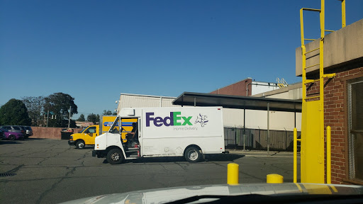 Mailing Service «FedEx Home Delivery», reviews and photos, 700 Hicksville Rd, Bethpage, NY 11714, USA