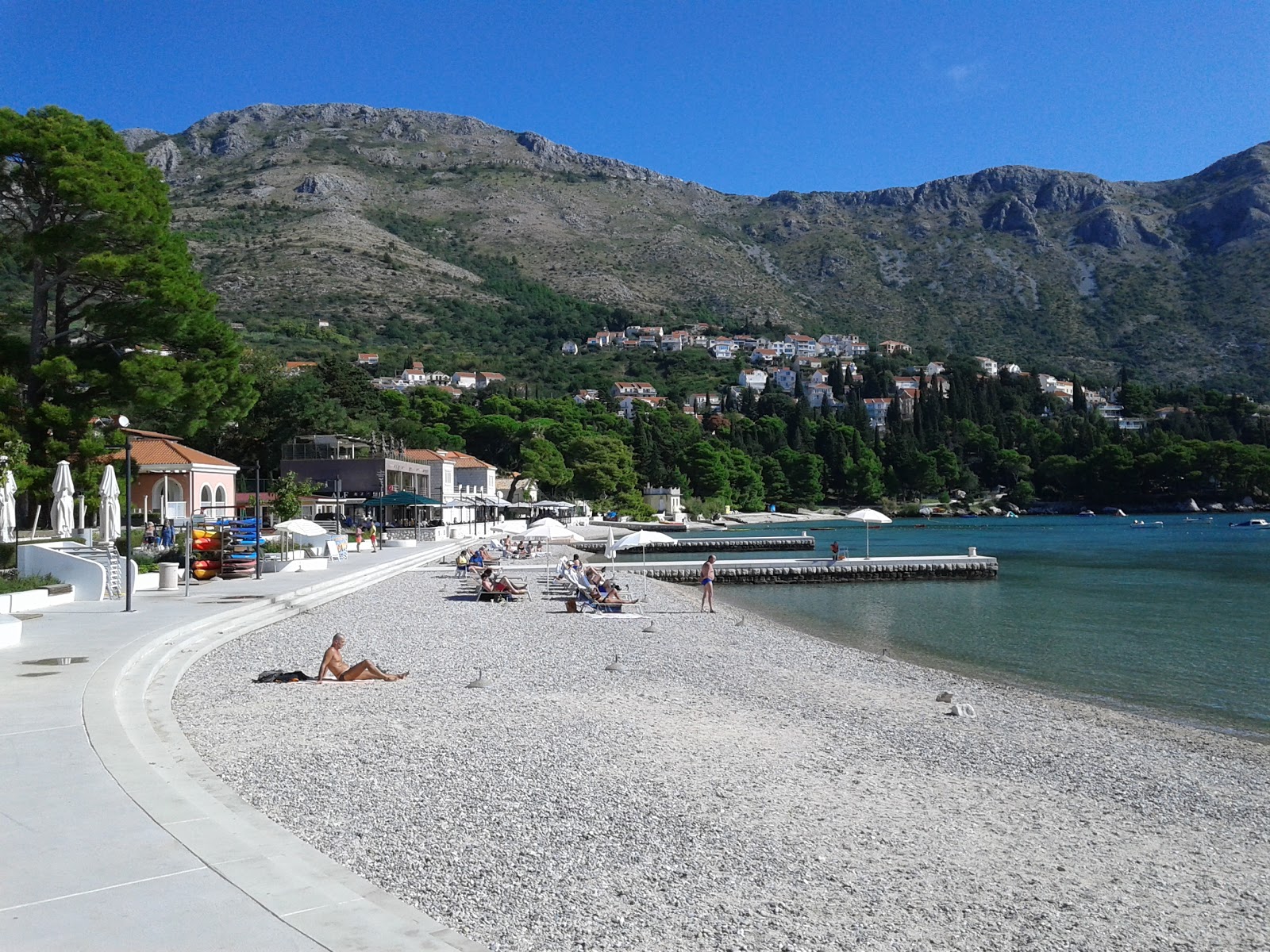 Zdjęcie Srebreno beach z powierzchnią beżowy piasek i kamyki