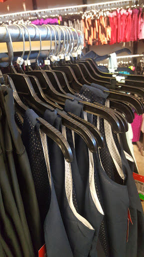 Sporting Goods Store «Nike Clearance Store», reviews and photos, 1275 Marina Blvd, San Leandro, CA 94577, USA