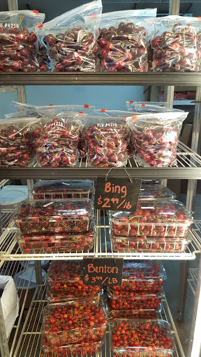 Produce Market «Washington Fruit Place At Barrett Orchards», reviews and photos, 1209 Pecks Canyon Rd, Yakima, WA 98908, USA