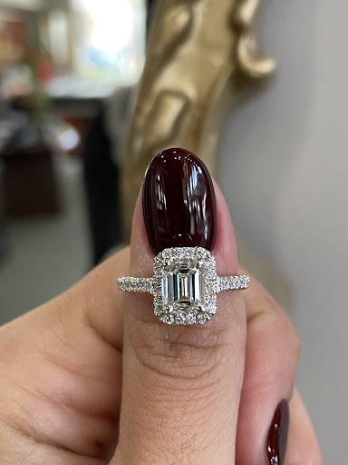 Jewelry Store «Jean Pierre Jewelers», reviews and photos, 21400 Ventura Blvd, Woodland Hills, CA 91364, USA