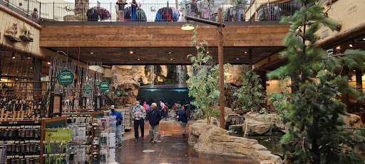 Sporting Goods Store «Bass Pro Shops», reviews and photos, 951 E Lewis and Clark Pkwy, Clarksville, IN 47129, USA