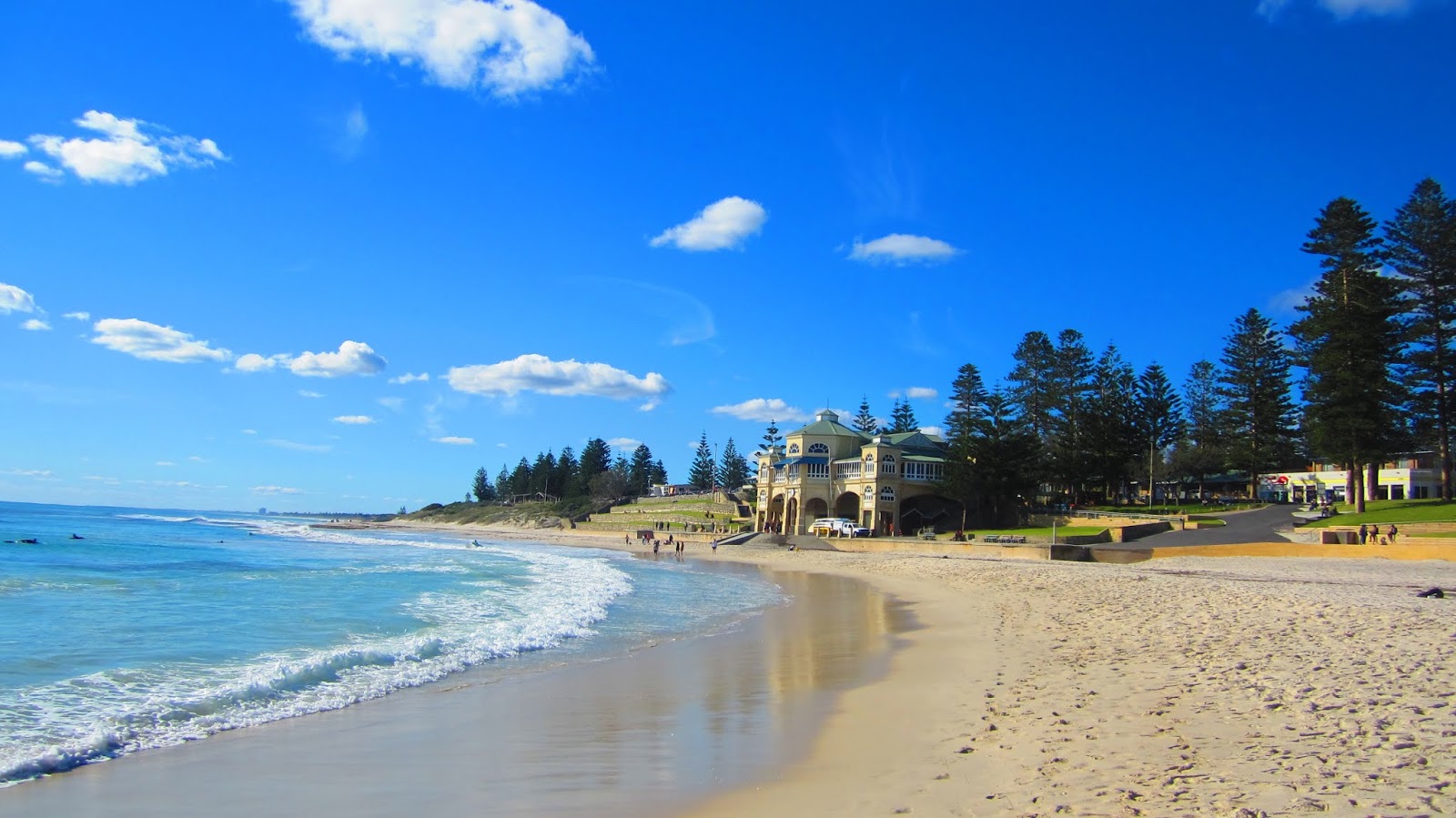 Photo of Cottesloe Beach and the settlement