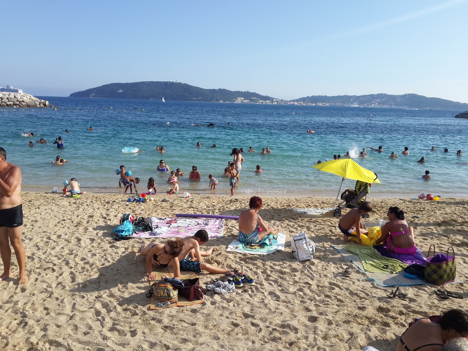 Foto von Plages du Mourillon - empfohlen für Familienreisende mit Kindern