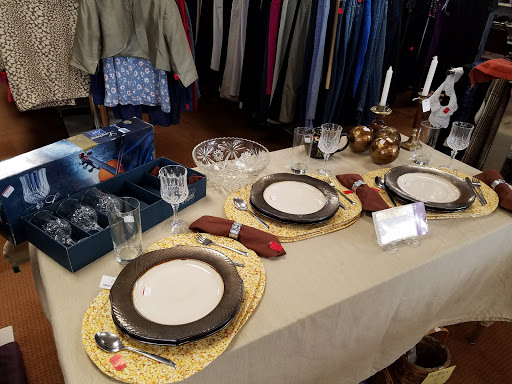 Thrift Store «Mission Wearhouse Thrift Store», reviews and photos, 2756 Lake Shore Ave, Little Canada, MN 55117, USA