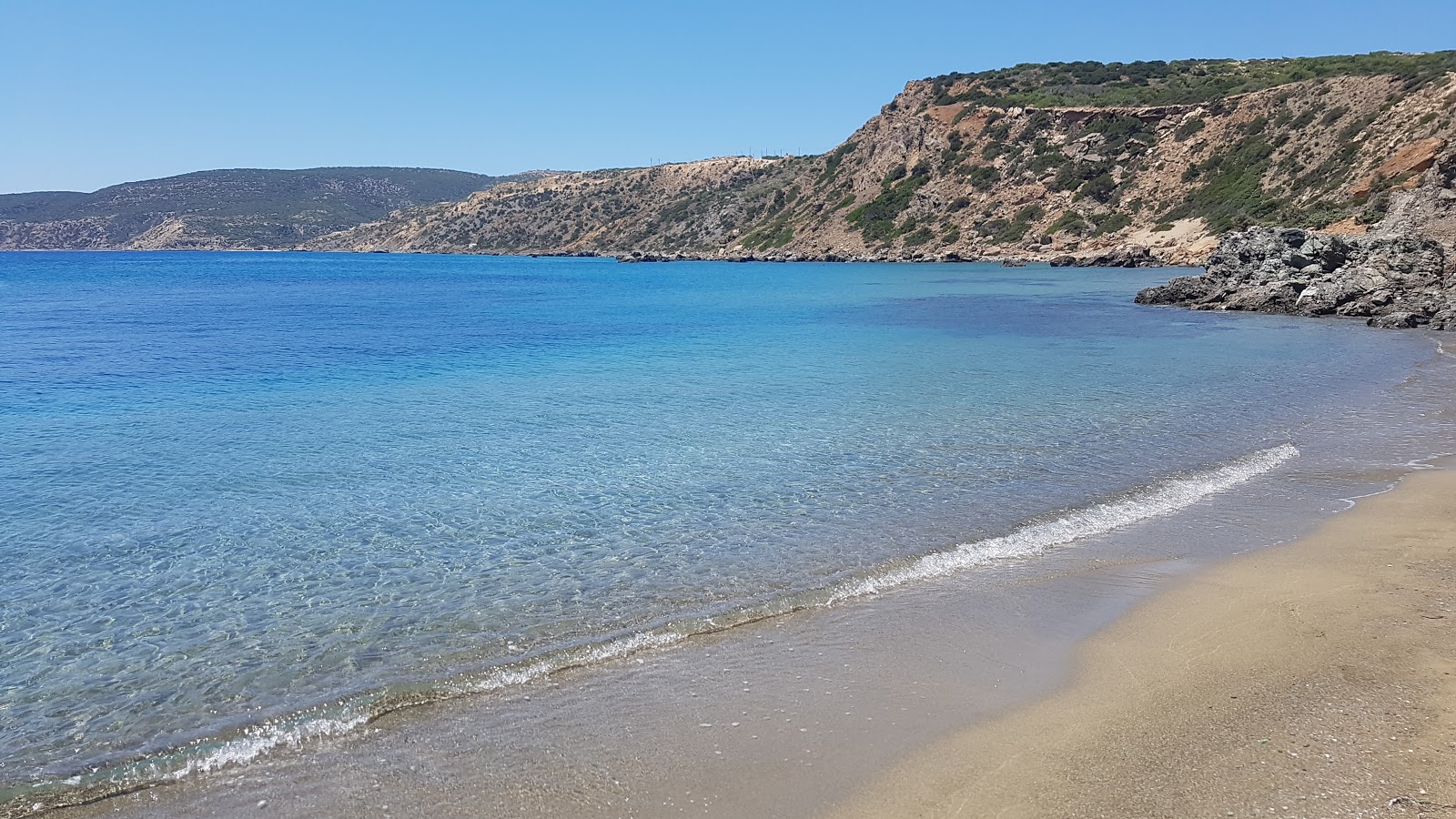 Foto av Karavet Beach med liten vik