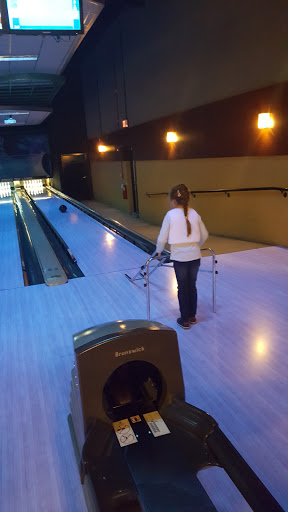 Bowling Alley «Strike Ten Lanes & Lounge», reviews and photos, 800 E Nerge Rd, Roselle, IL 60172, USA
