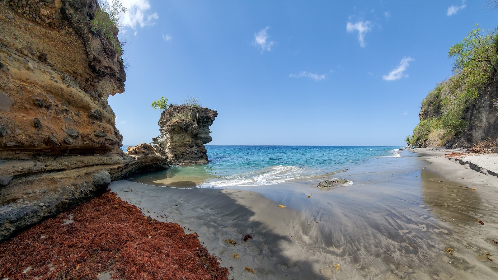 Photo de Anse Mamin beach avec l'eau cristalline de surface