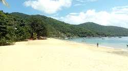 Great Beach of Aracatiba'in fotoğrafı geniş bir kıyı şeridi ile birlikte