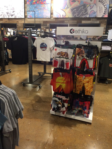 Clothing Store «Tillys», reviews and photos, 343 N Alafaya Trail, Orlando, FL 32828, USA