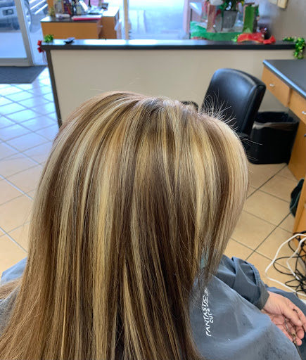 Hair Salon «Fantastic Sams Cut & Color», reviews and photos, 923 10th St, Floresville, TX 78114, USA