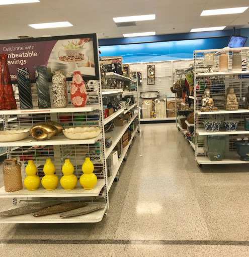 Clothing Store «Ross Dress for Less», reviews and photos, 1700 Lake Woodlands Dr, The Woodlands, TX 77380, USA