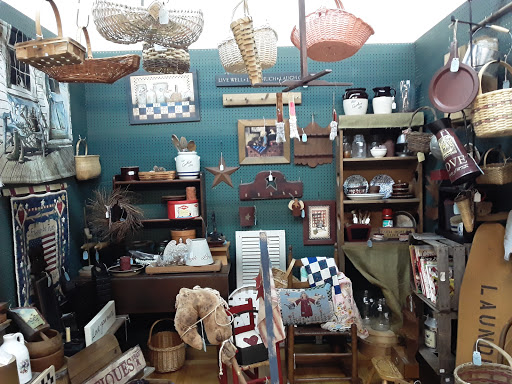 Antique Store «National Road Antique Mall», reviews and photos, 39 W Main St, Cambridge City, IN 47327, USA