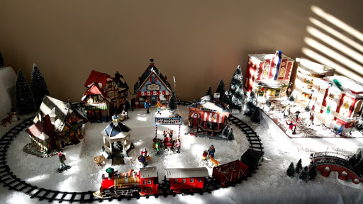 Shopping Mall «Addison Mall», reviews and photos, 2970 W Addison St, Chicago, IL 60618, USA