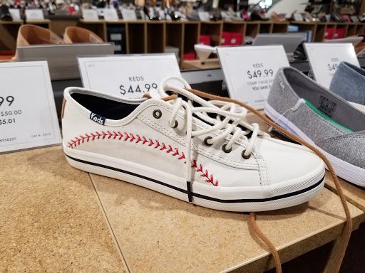 Shoe Store «DSW Designer Shoe Warehouse», reviews and photos, 357 Old Country Rd, Carle Place, NY 11514, USA