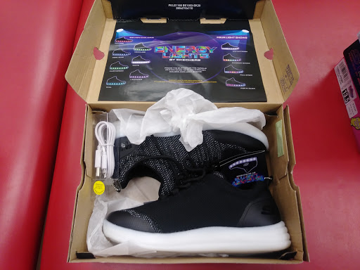 Shoe Store «Famous Footwear», reviews and photos, 179 Levittown Pkwy, Levittown, PA 19055, USA