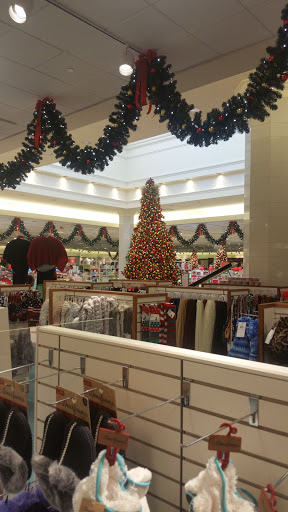 Department Store «Von Maur», reviews and photos, 115 Iowa River Landing Pl, Coralville, IA 52241, USA