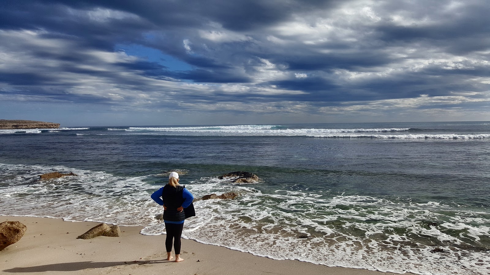 Foto av Cactus Beach omgiven av berg