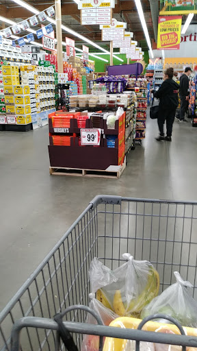Grocery Store «Superior Grocers», reviews and photos, 9801 Laurel Canyon Blvd, Pacoima, CA 91331, USA