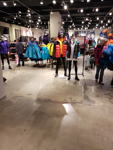 Clothing Store «The North Face», reviews and photos, 1001 Bellevue Way NE, Bellevue, WA 98004, USA