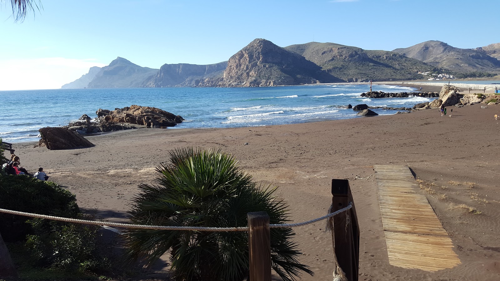 Foto di Lastre's Beach con una superficie del sabbia marrone