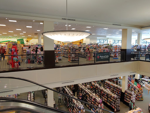 Book Store «Barnes & Noble Booksellers Clackamas Town Ctr Mall», reviews and photos, 12000 SE 82nd Ave, Portland, OR 97086, USA