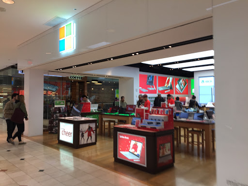 Microsoft Store - Westfield Montgomery, 7101 Democracy Blvd, Bethesda, MD 20817, USA, 