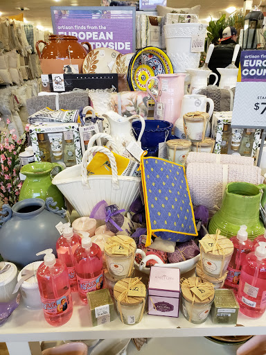 Department Store «HomeGoods», reviews and photos, 2731 N Elston Ave, Chicago, IL 60647, USA