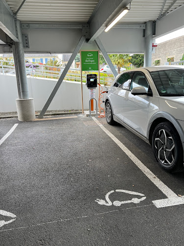 Borne de recharge de véhicules électriques ChargePoint Charging Station Plestin-les-Grèves