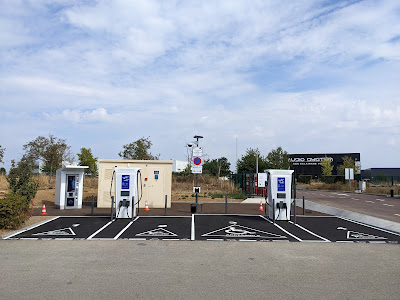 Schneider Electric Station de recharge à Douains
