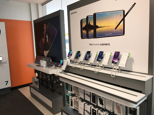 Cell Phone Store «AT&T Authorized Retailer», reviews and photos, 122 Hawthorn Center #623, Vernon Hills, IL 60061, USA