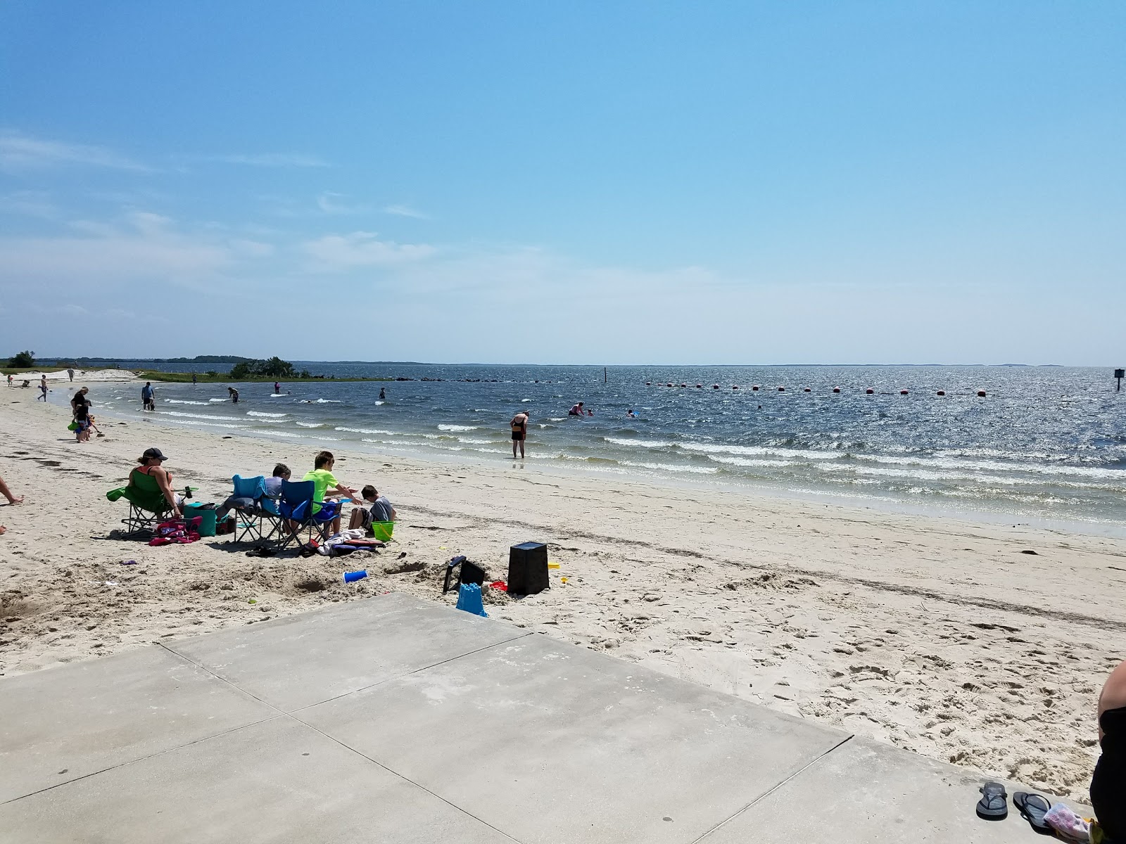 Foto von Fort island beach mit weißer sand Oberfläche