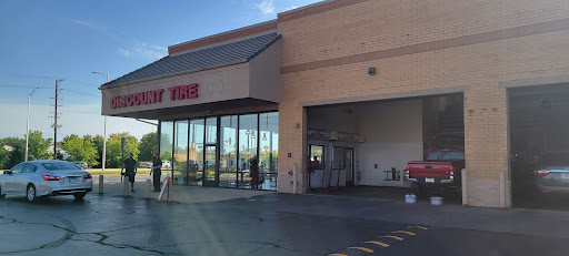 Tire Shop «Discount Tire Store - Algonquin, IL», reviews and photos, 2341 W Algonquin Rd, Algonquin, IL 60102, USA