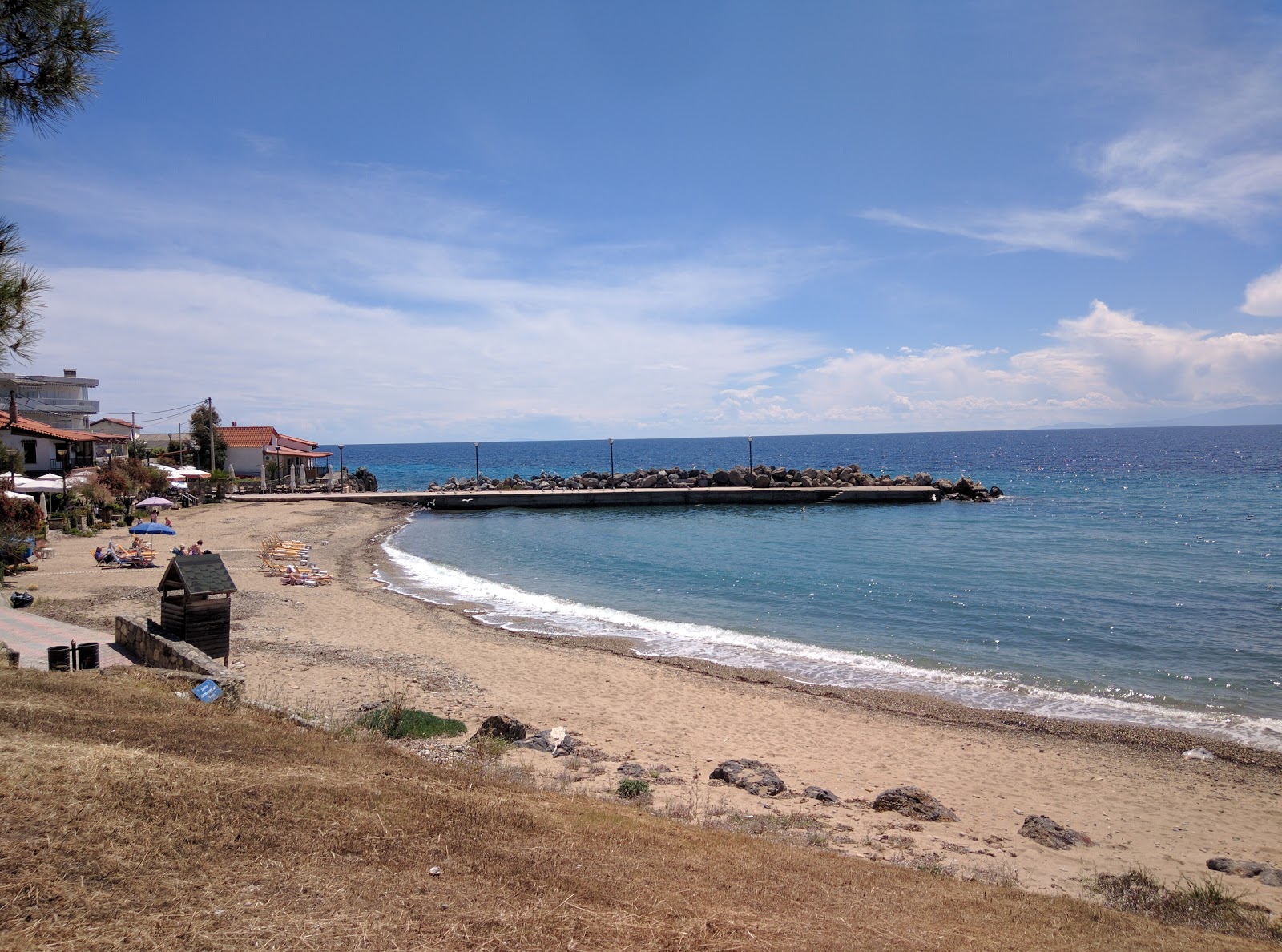 Agios Paraskevis beach'in fotoğrafı biraz temiz temizlik seviyesi ile