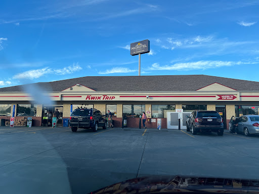 Kwik Trip #476, 2851 Decker Dr, Rice Lake, WI 54868, USA, 