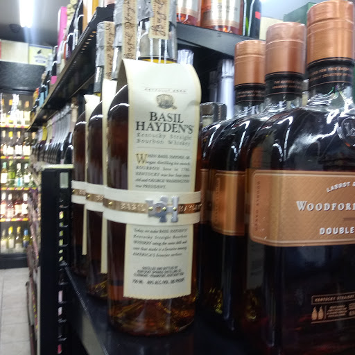 Liquor Store «Sky Liquors», reviews and photos, 6347 N Milwaukee Ave, Chicago, IL 60646, USA